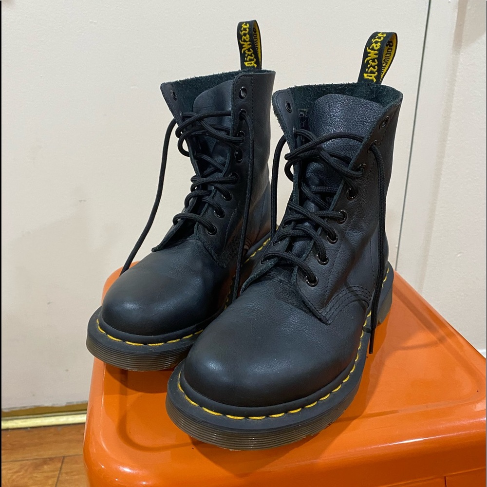 Doc Martens 1460 Women’s Smooth Leather Boots